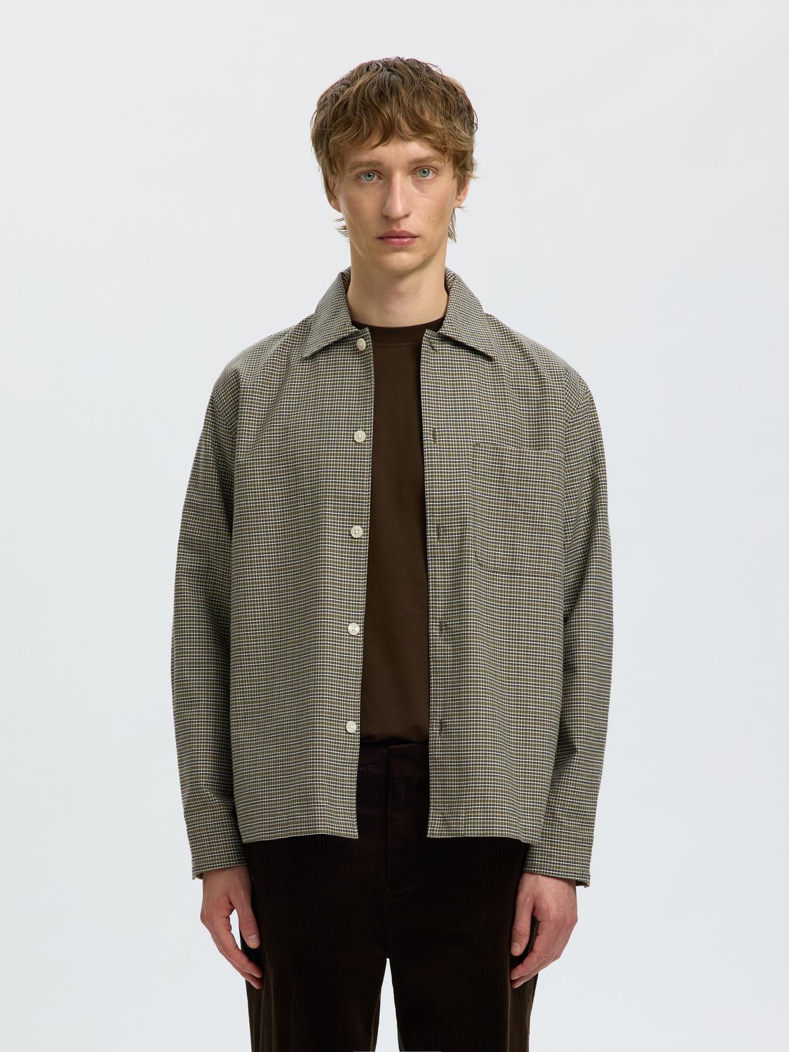 model_shot-front
